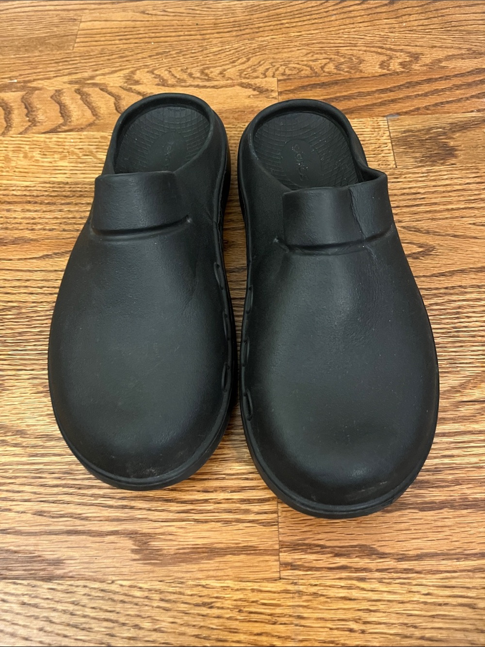 Oofos Black Recovery Clogs | Men's 8 - Women's 10